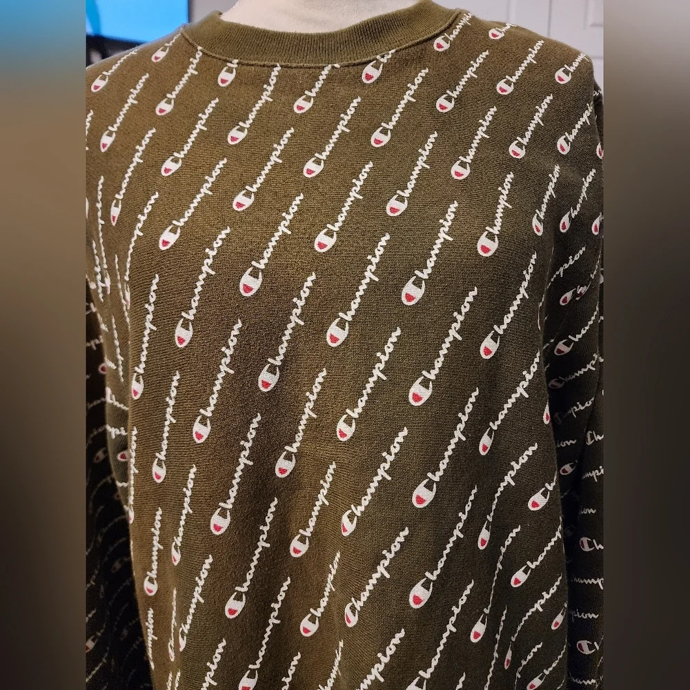 Preowned Champion,‎ size medium, men's pullover crew sweatshirt - Picture 2 of 8